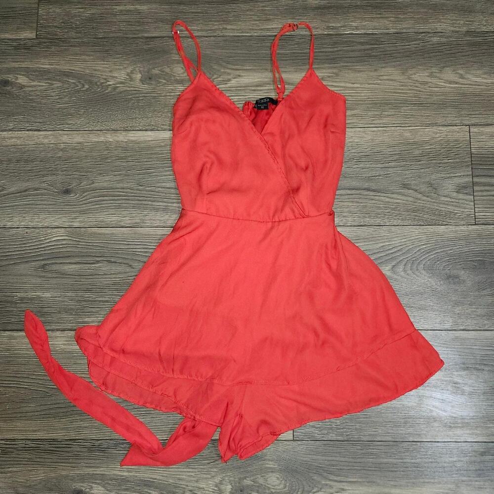 Red romper with adjustable straps, zipper, and tie waist women's size 1x